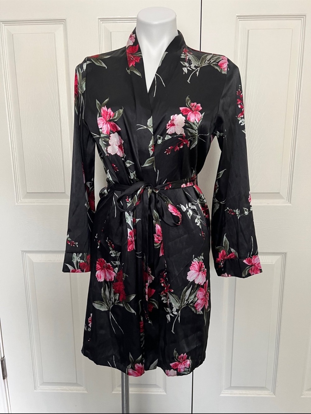 Apt. 9 Black Satin Floral Kimono Robe with Pink Blooms